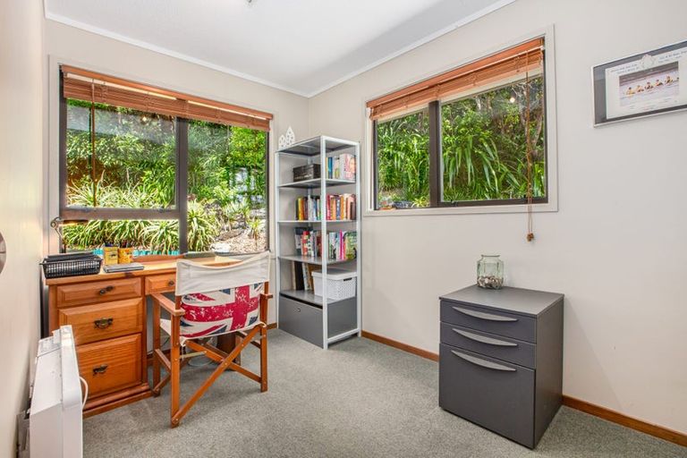 Photo of property in 104 Airlie Road, Plimmerton, Porirua, 5026