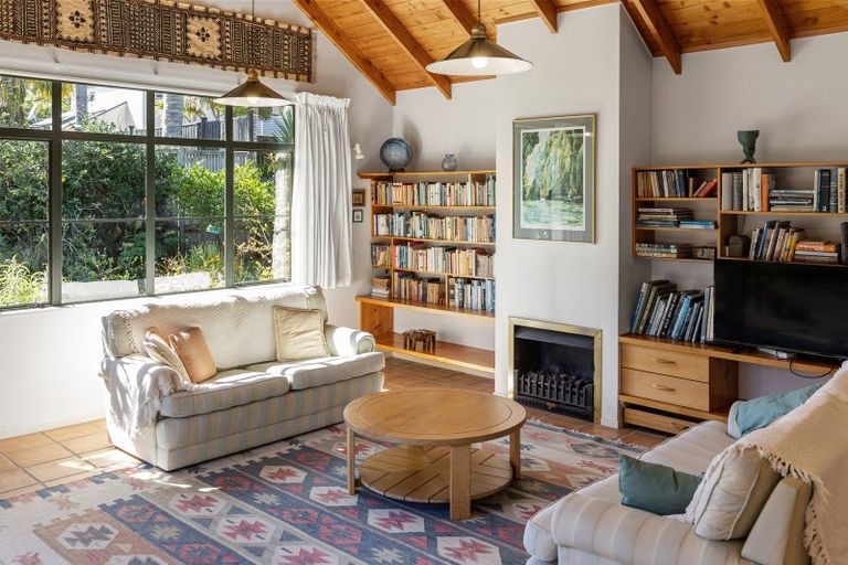 Photo of property in 40a St Michaels Avenue, Point Chevalier, Auckland, 1022