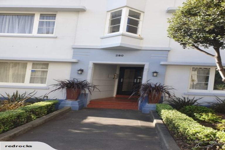 Photo of property in Olympus Flats, 8/280 Oriental Parade, Oriental Bay, Wellington, 6011