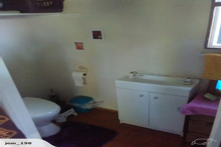 Photo of property in 17 Mcclintock Road, Massey, Auckland, 0614