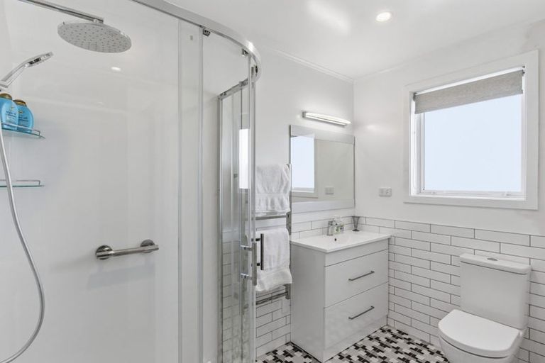 Photo of property in 17 Margaret Road, Raumati Beach, Paraparaumu, 5032