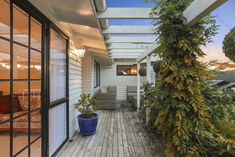 Photo of property in 22 Grendon Road, Titirangi, Auckland, 0604