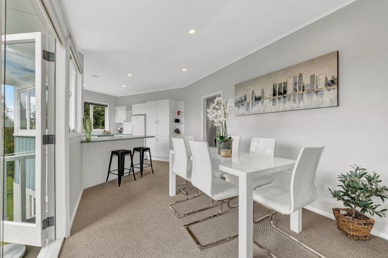 Photo of property in 180a Old Titirangi Road, New Lynn, Auckland, 0600