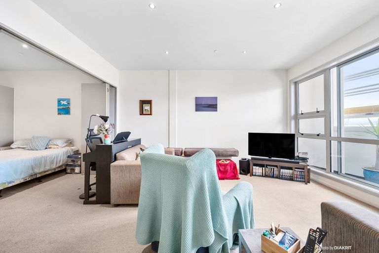 Photo of property in Stadium Garden Flats, 313/107 Thorndon Quay, Pipitea, Wellington, 6011