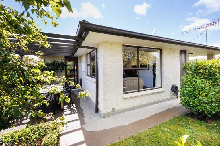 Photo of property in 8 Earl Place, Hokowhitu, Palmerston North, 4410