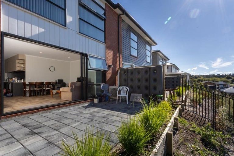 Photo of property in 23 William Calvert Drive, Swanson, Auckland, 0614