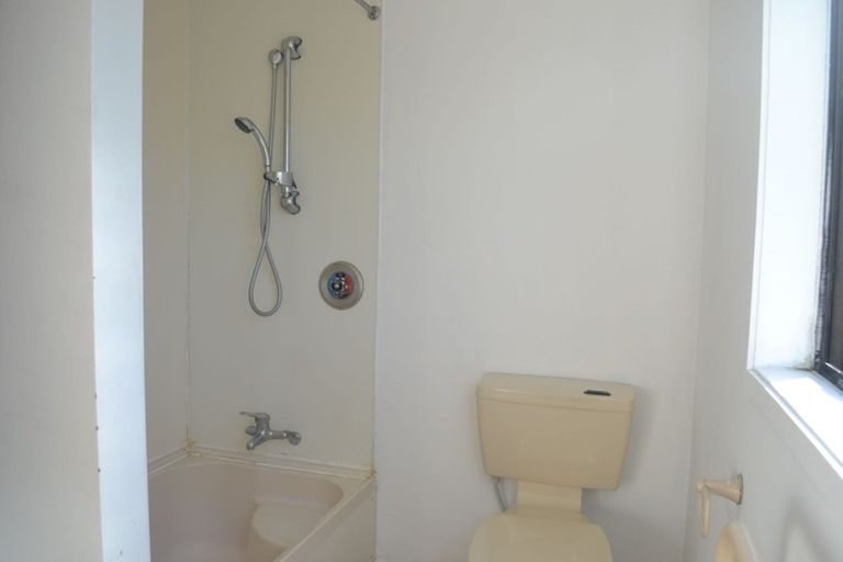 Photo of property in 1/52 Guadeloupe Crescent, Grenada Village, Wellington, 6037