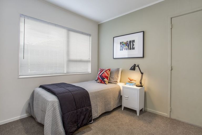 Photo of property in 1/18a Sherwood Avenue, Te Atatu South, Auckland, 0610