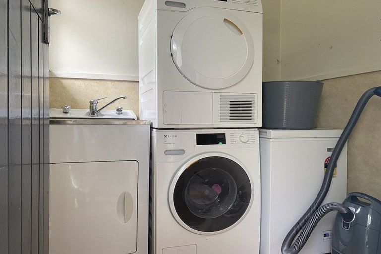 Photo of property in 68 The Drive, Tawa, Wellington, 5028