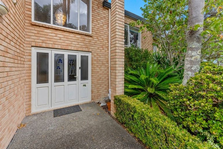 Photo of property in 12 Stonedge Lane, Rosedale, Auckland, 0632