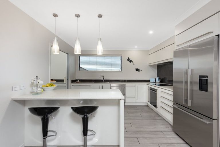 Photo of property in 2 Greystone Place, Omokoroa, 3114