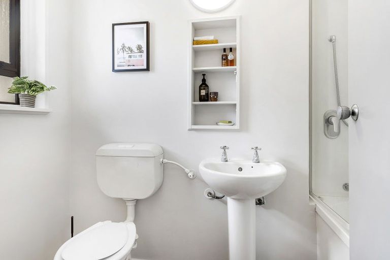 Photo of property in 3/52 Russell Terrace, Berhampore, Wellington, 6023