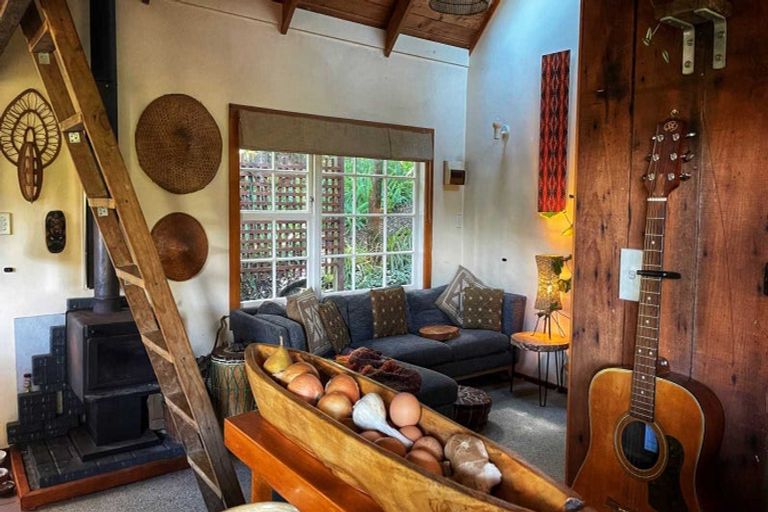 Photo of property in 35 Crescent Road East, Ostend, Waiheke Island, 1081