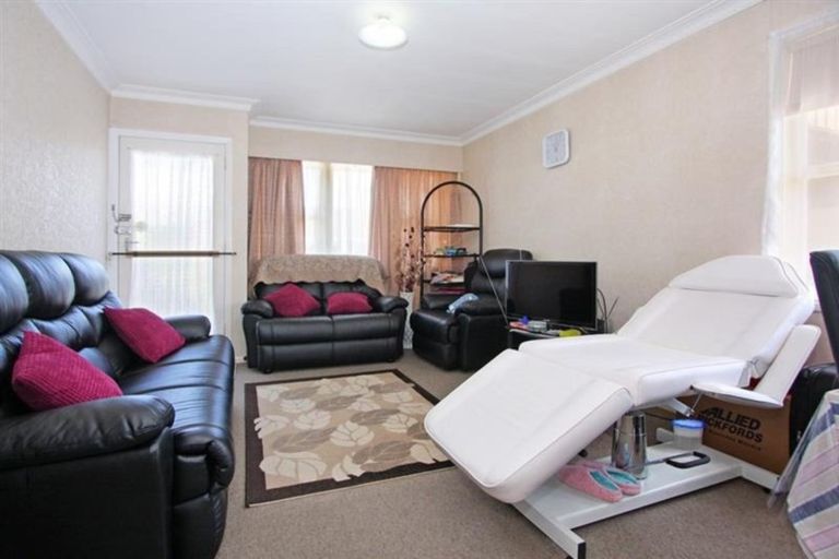 Photo of property in 2/100 Coronation Road, Papatoetoe, Auckland, 2025