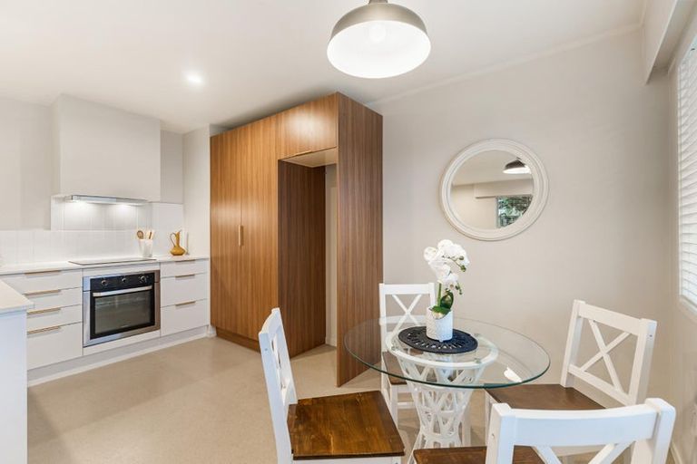 Photo of property in 2/7 Ian Place, Glendene, Auckland, 0602