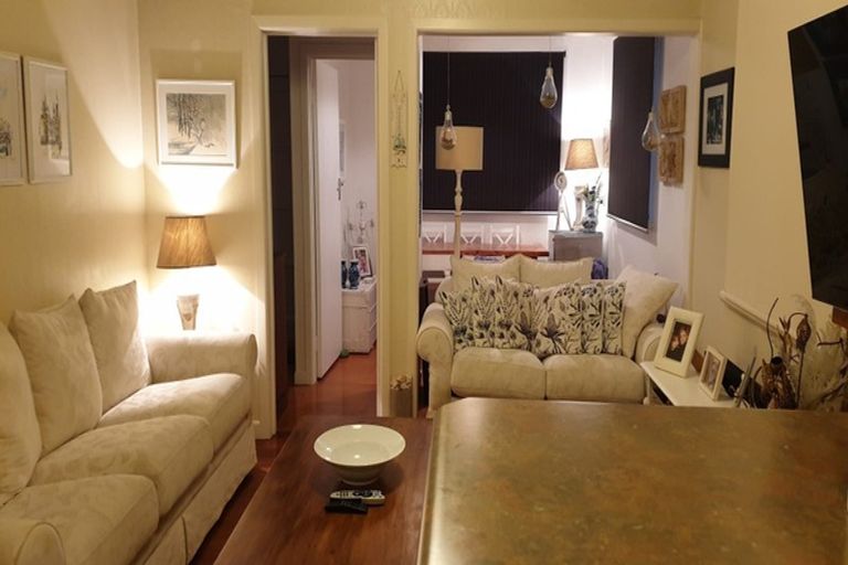 Photo of property in 2 Craig Road, Milford, Auckland, 0620