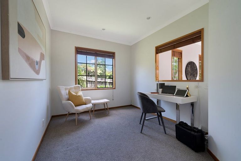 Photo of property in 3 Napuka Road, Henderson Valley, Auckland, 0612