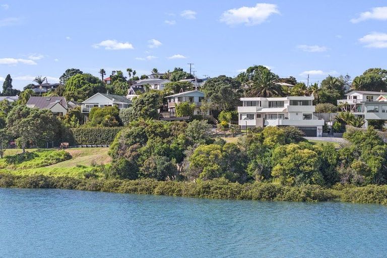 Photo of property in 53a Moffat Road, Red Beach, 0932