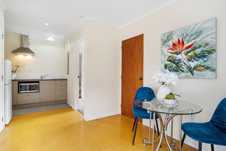 Photo of property in 3 Voltaire Court, Botany Downs, Auckland, 2010