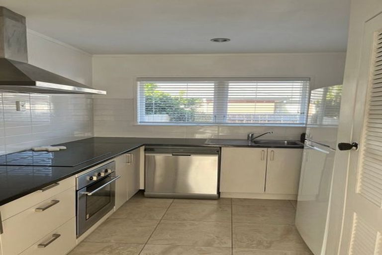 Photo of property in 2/11 Browns Avenue, Pakuranga, Auckland, 2010