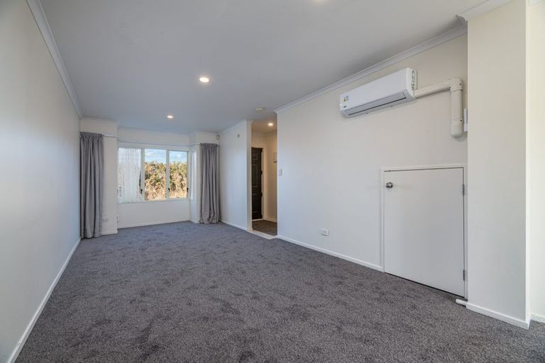 Photo of property in 10 Rosandich Drive, Sunnyvale, Auckland, 0612