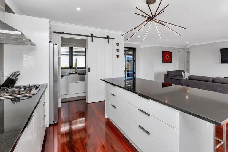 Photo of property in 7 Fred Carr Place, One Tree Point, 0118