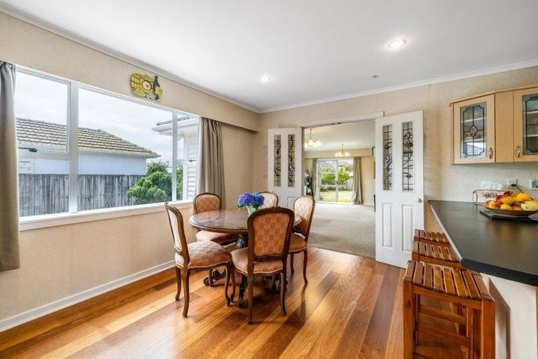 Photo of property in 230 Avonhead Road, Avonhead, Christchurch, 8042