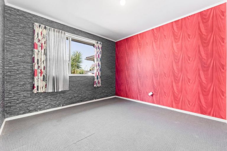 Photo of property in 4 Spode Place, Henderson, Auckland, 0612
