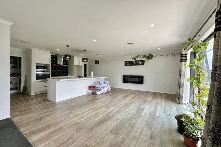 Photo of property in 33 Hopkirk Avenue, Wallaceville, Upper Hutt, 5018