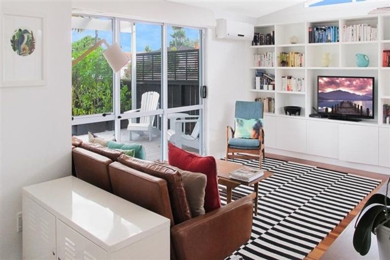 Photo of property in 38 Wellesley Road, Mangere Bridge, Auckland, 2022