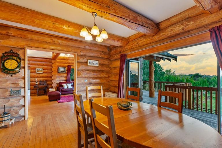 Photo of property in 847 West Coast Road, Oratia, Auckland, 0604