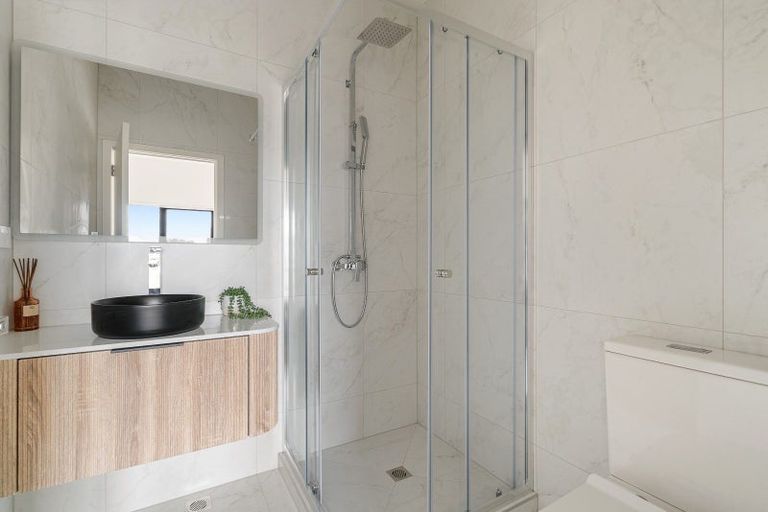 Photo of property in 4/32 Tapuwae Way, Mangere Bridge, 2022