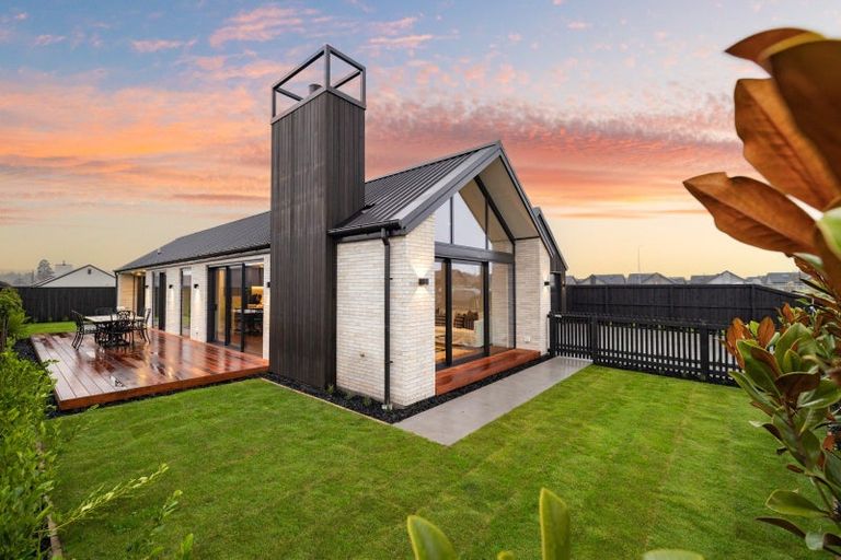 Photo of property in 19 Perehia Mews, Marshland, Christchurch, 8083