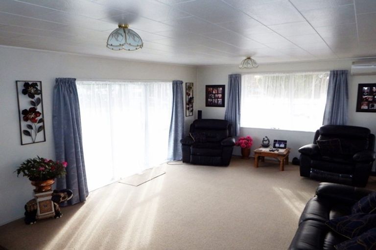 Photo of property in 25 Barton Street, Marton, 4710