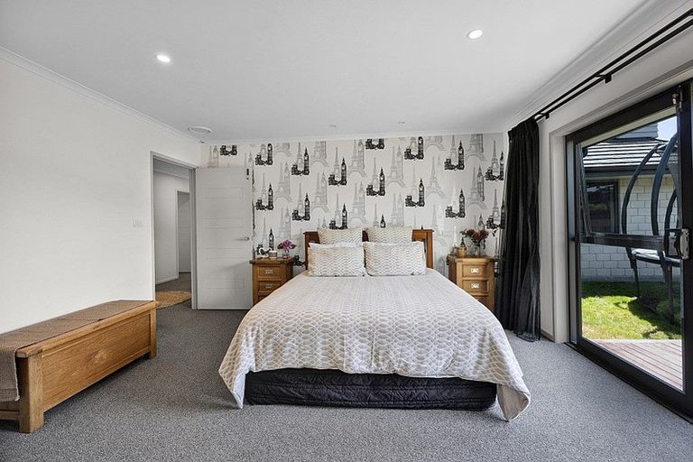 Photo of property in 2 Pipitea Place, Whalers Gate, New Plymouth, 4310