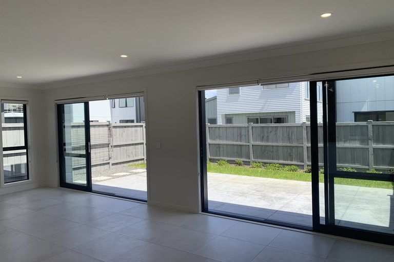 Photo of property in 20 Rauriki Lane, Rosehill, Papakura, 2113