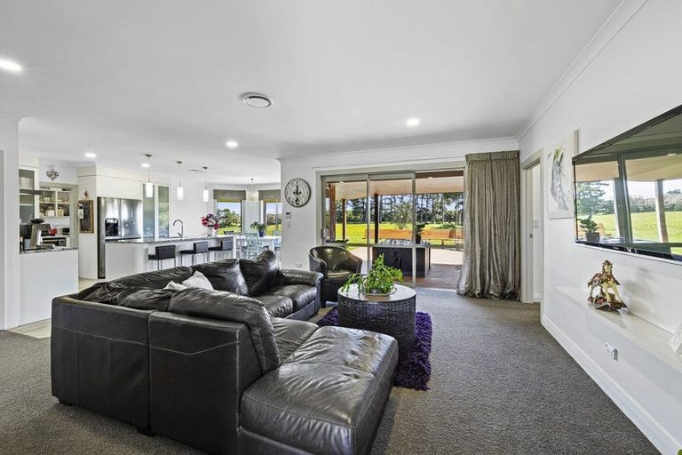 Photo of property in 32 Arthur Road, Paraite, New Plymouth, 4373