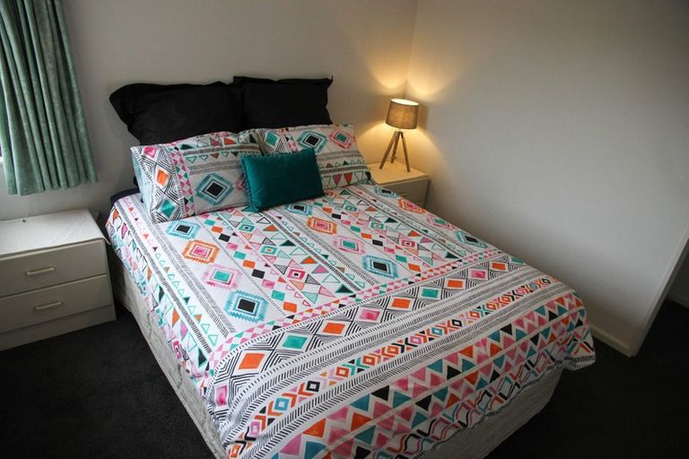 Photo of property in 16 Claridge Place, Taradale, Napier, 4112