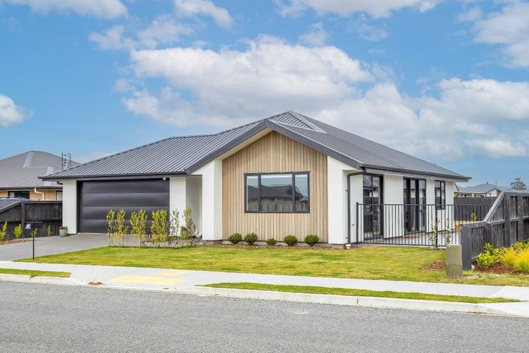 Photo of property in 74 Hilton Drive, Amberley, 7410