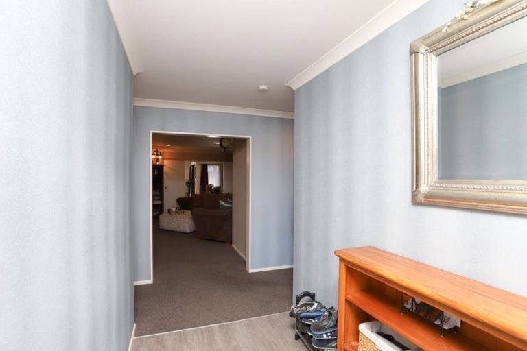 Photo of property in 9 Hollinger Place, Nawton, Hamilton, 3200