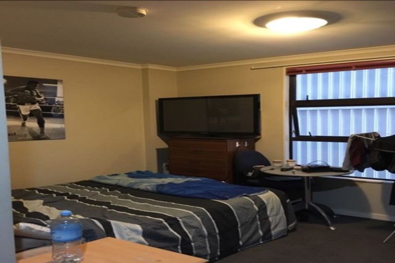 Photo of property in Aitken Street Apartments, 201/5 Aitken Street, Thorndon, Wellington, 6011