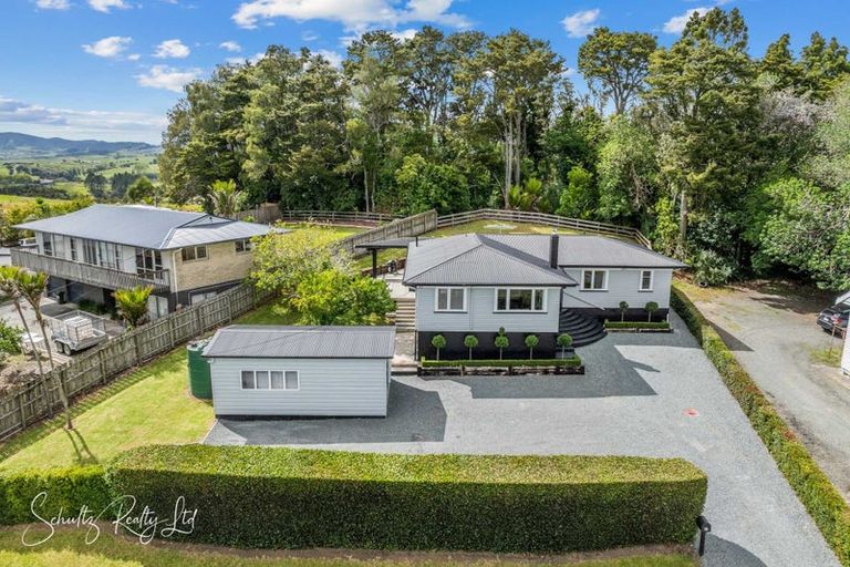 Photo of property in 16 Whaka Street, Maungaturoto, 0520