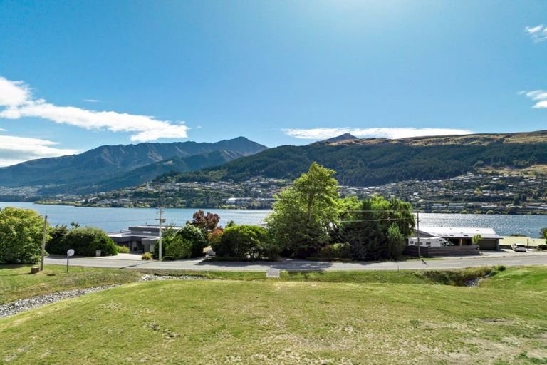 Photo of property in 5 Spring Hill Road, Kelvin Heights, Queenstown, 9300