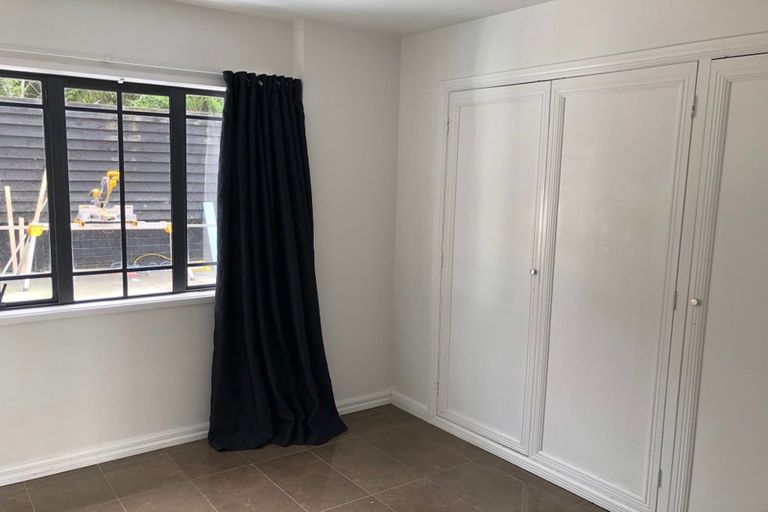 Photo of property in 2/3 Ellangowan Road, Waiake, Auckland, 0630