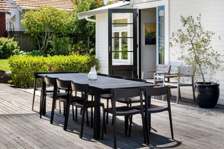 Photo of property in 28 Fitzroy Road, Bluff Hill, Napier, 4110