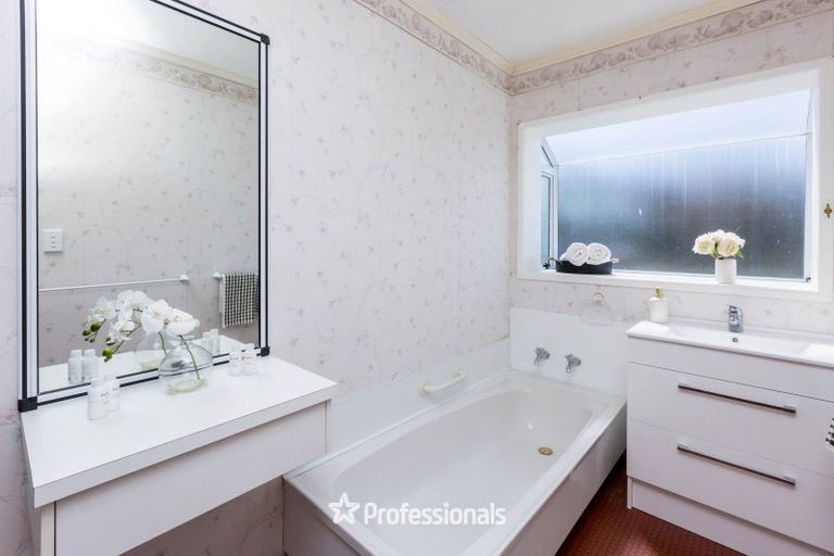 Photo of property in 1/4 Comeskey Grove, Elderslea, Upper Hutt, 5018