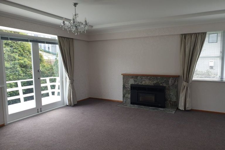 Photo of property in 49 Oxford Street, Tawa, Wellington, 5028