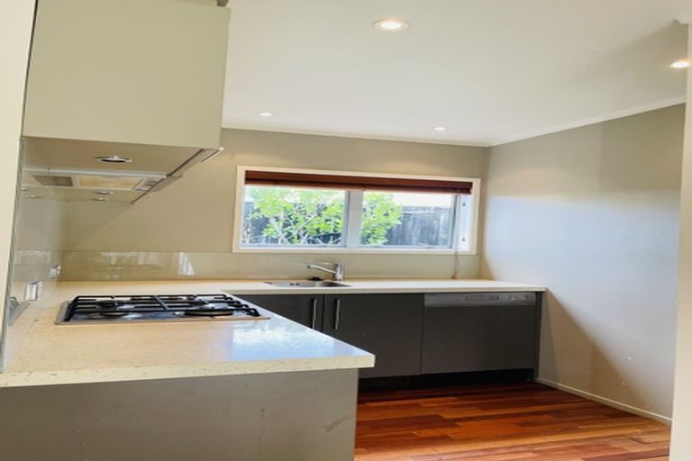 Photo of property in 10 Sanctuary Point, Sunnyhills, Auckland, 2010
