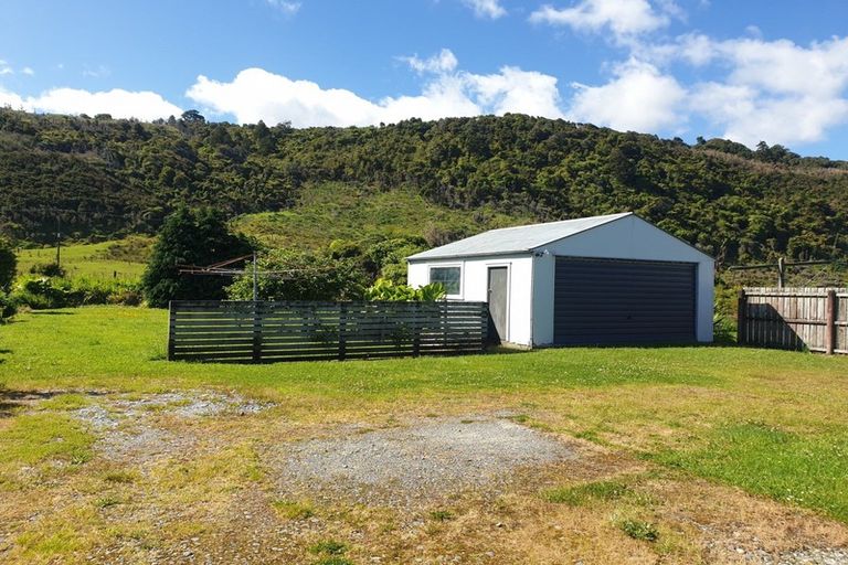 Photo of property in 4 Main Rd Ngakawau, Ngakawau, 7824