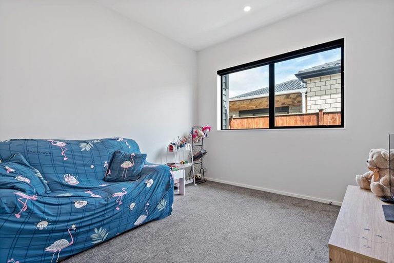 Photo of property in 26 Koroheke Road, Takanini, 2110